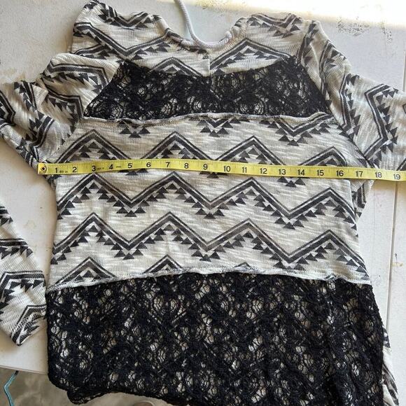 MISS CHIEVOUS women’s L sweater with hood & lace - Picture 8 of 8